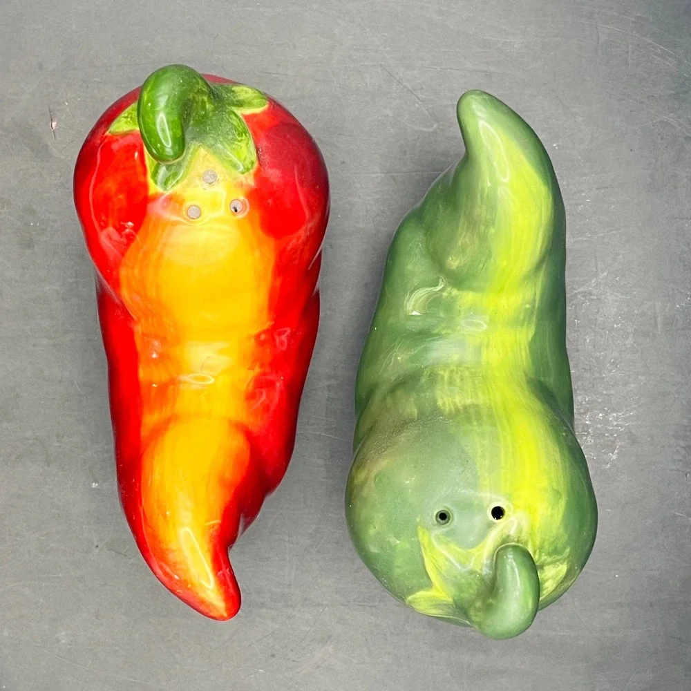 Salt Pepper Shakers Vtg Jalapeno Red Green Pepper Set 4.5